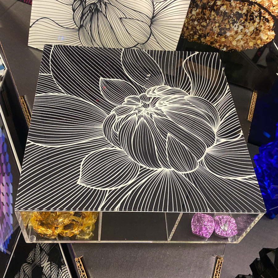 Tea Box | BW Realistic Flower Black