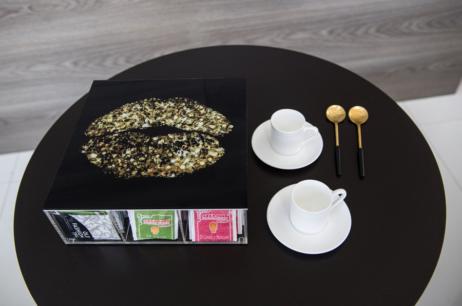 Tea Box | Big Gold Lip